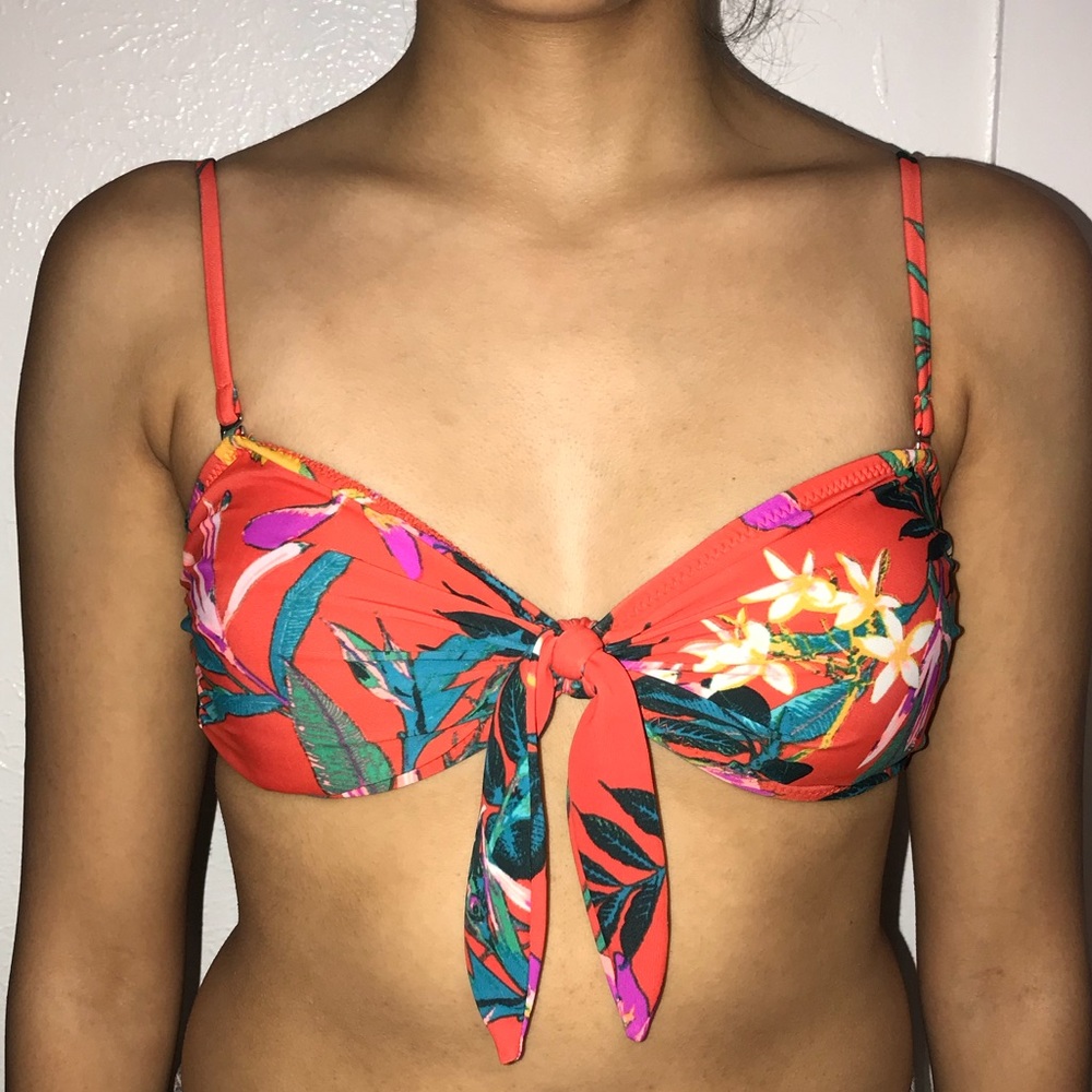 Bikini top piece !